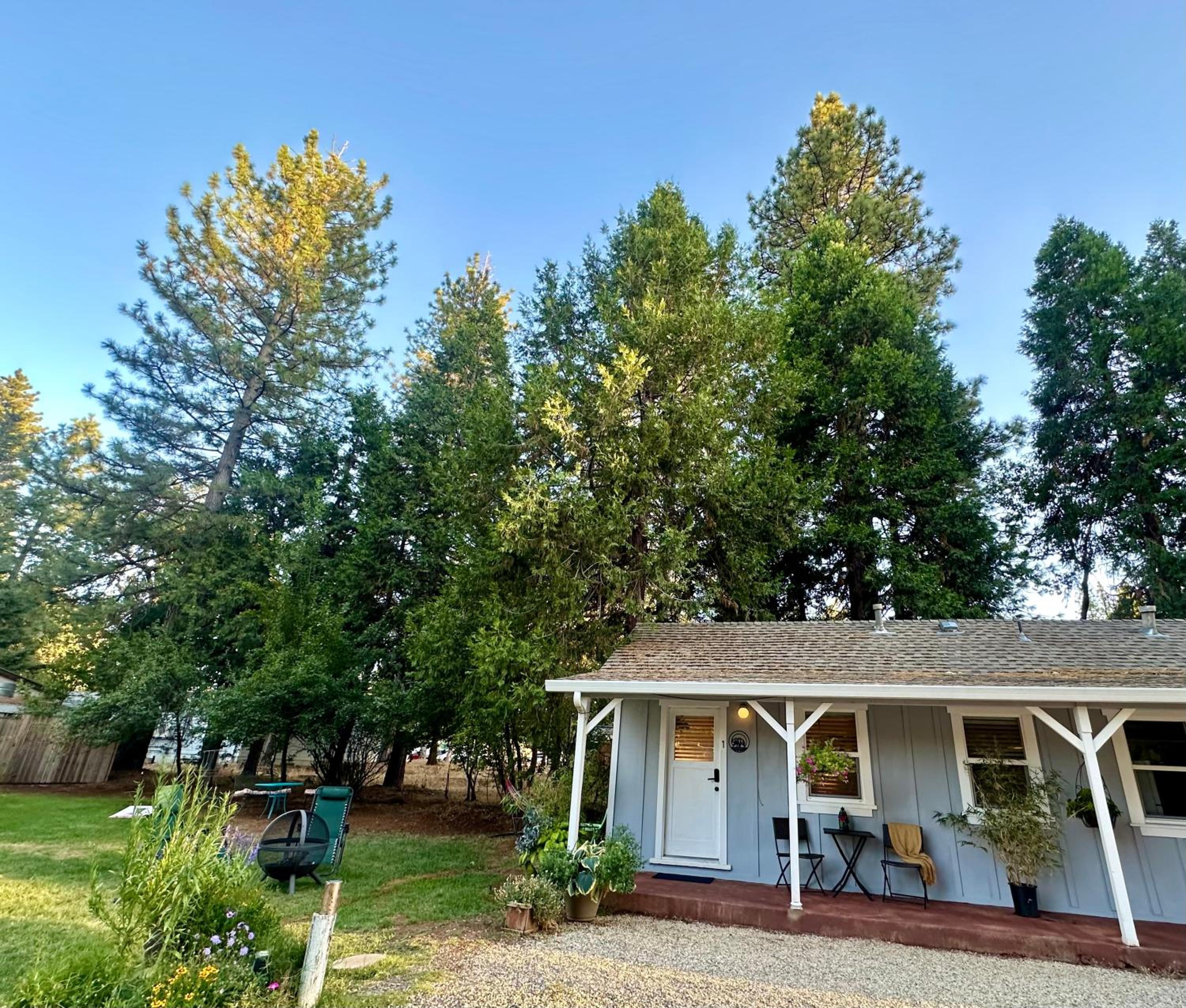 The Pines Inn and Cottages