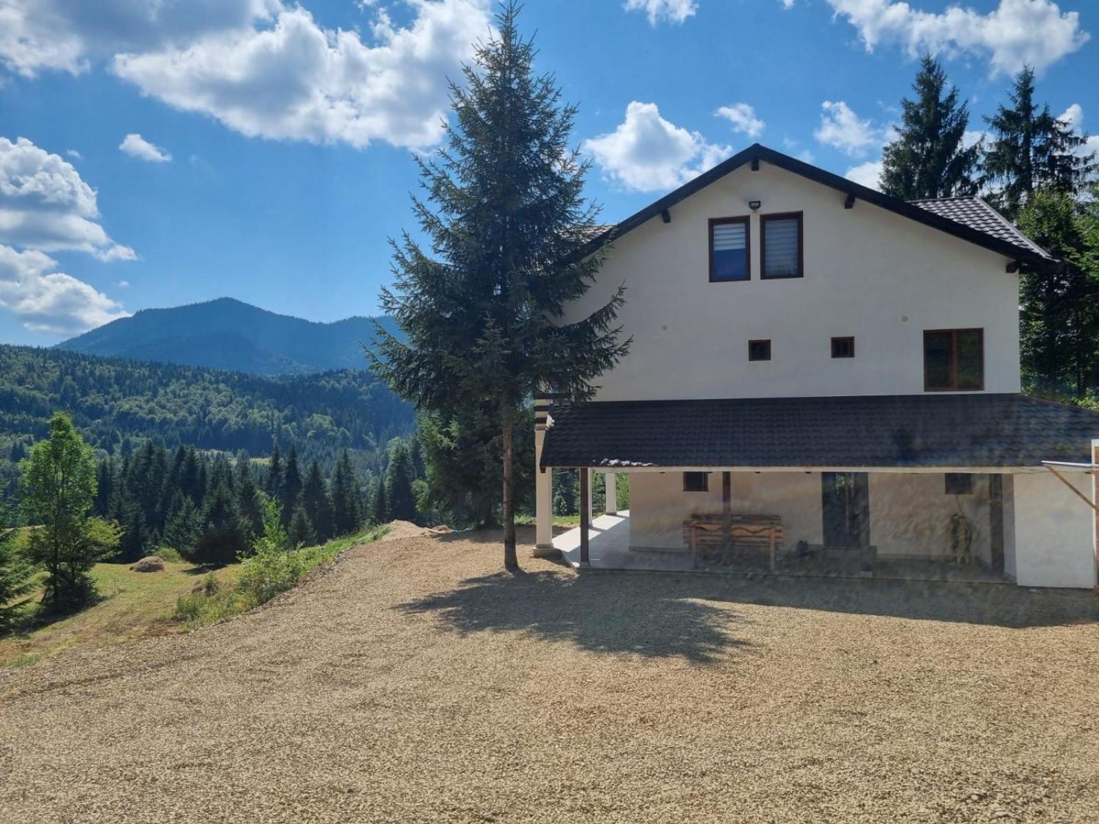 Cabana de închiriat la Colibița Straciorul