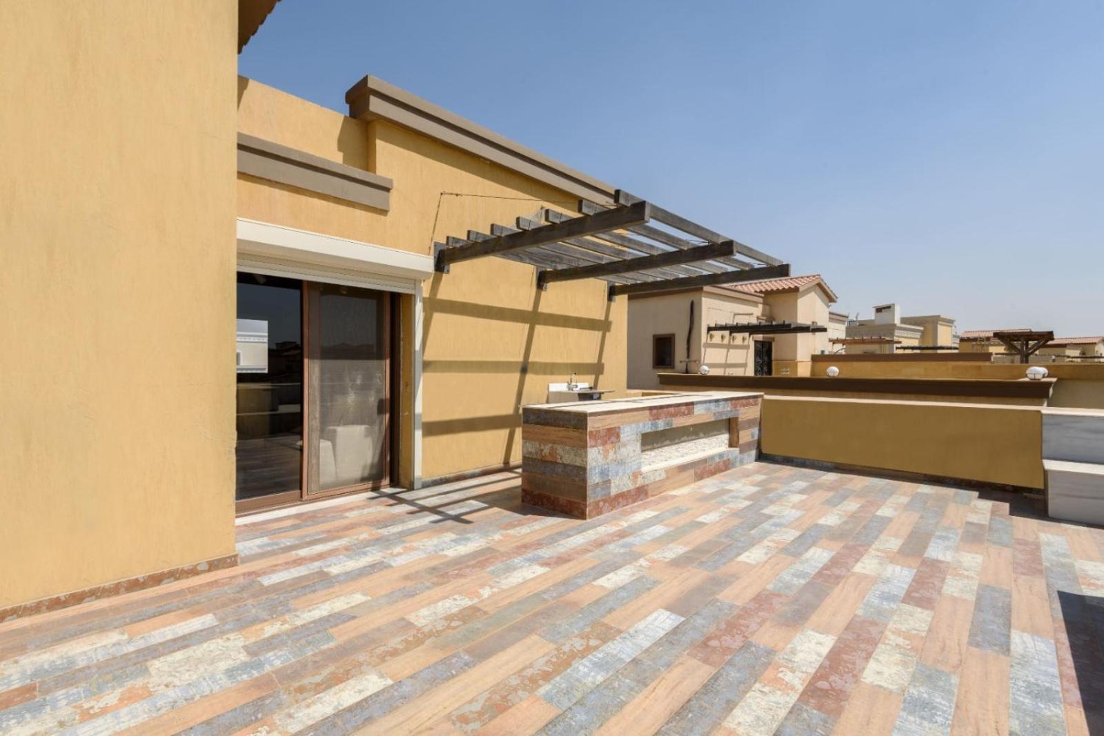 Settle Inn Mivida 3 Bedrooms Villa view 5