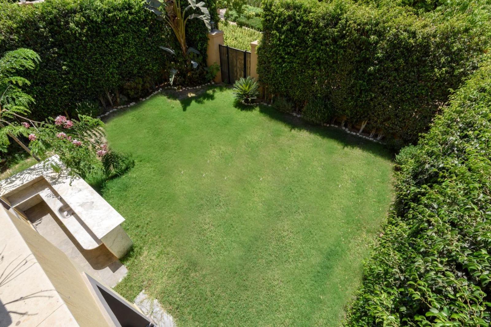 Settle Inn Mivida 3 Bedrooms Villa view 3