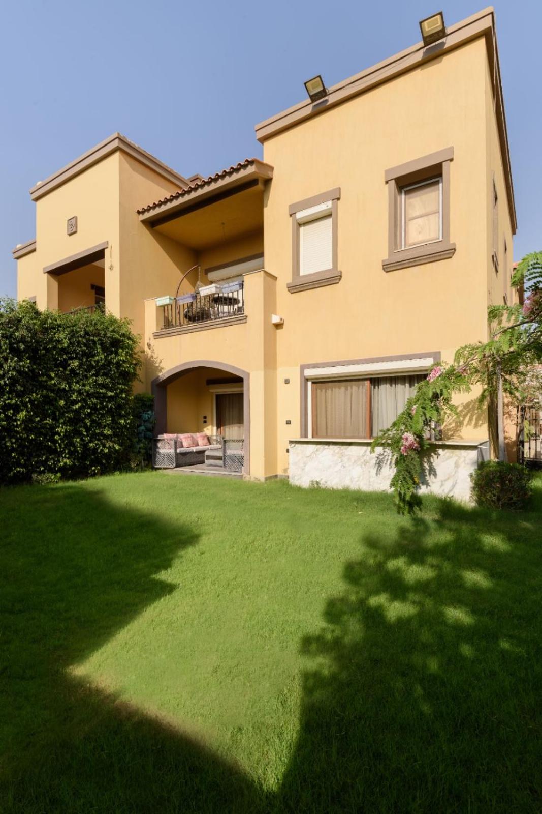 Settle Inn Mivida 3 Bedrooms Villa view 2