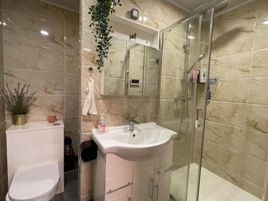 Manchester City Flat with Free Secure Parking view 3
