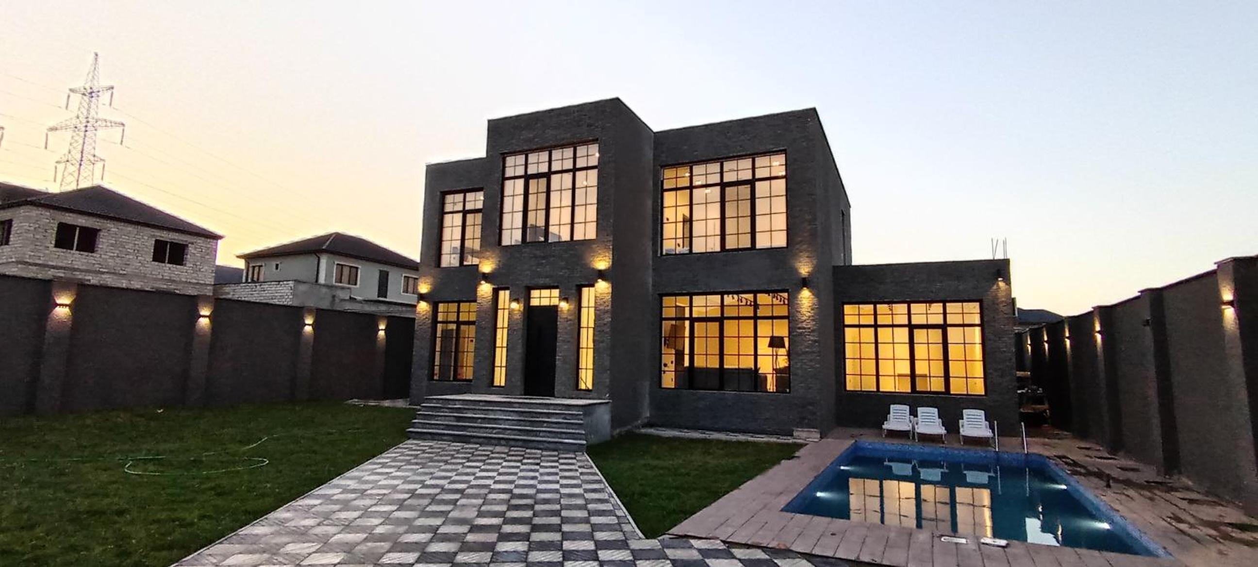 Luxury 4 bedroom villa with hot indoor swimming pool