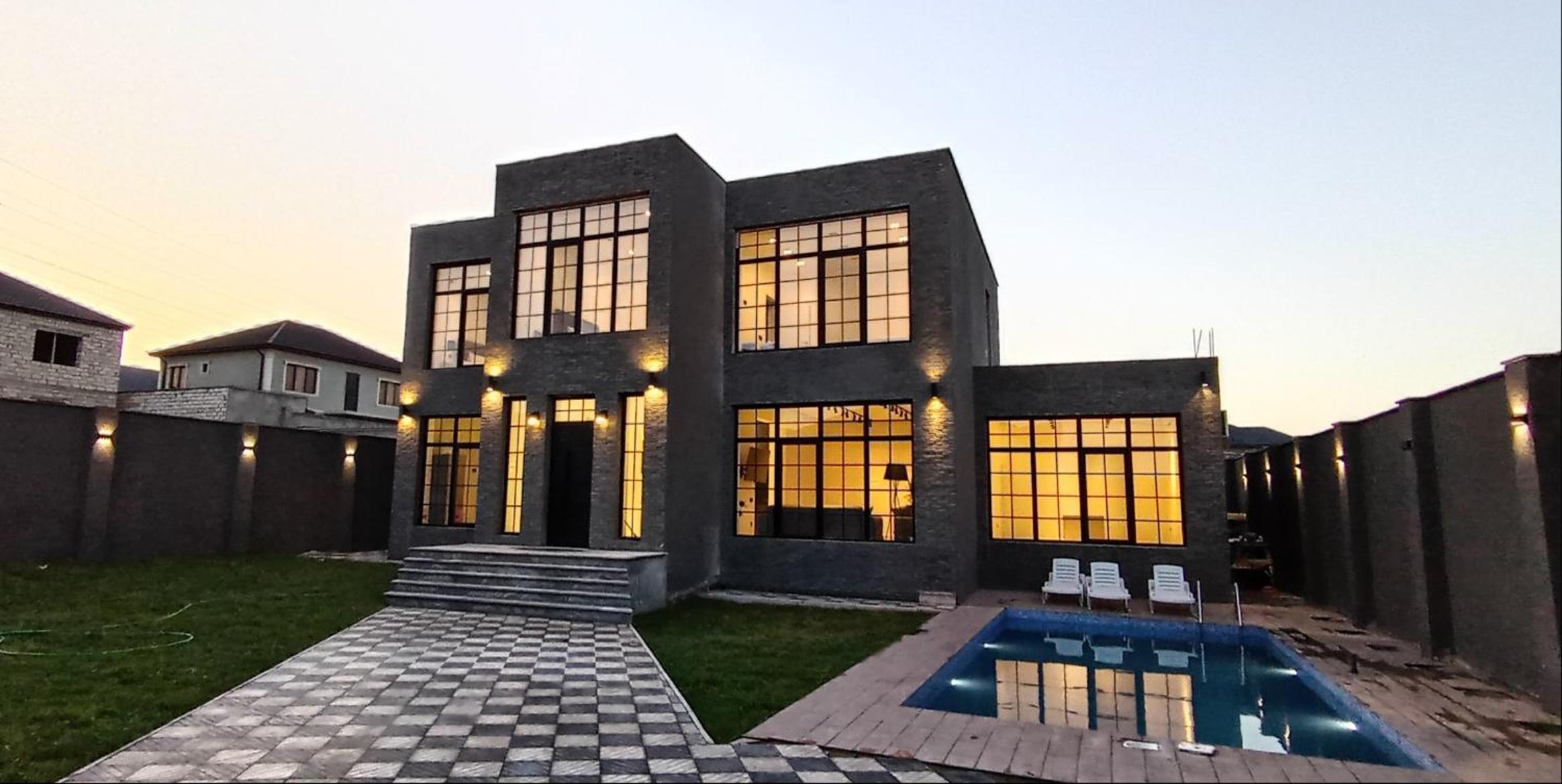Luxury 4 bedroom villa with hot indoor swimming pool