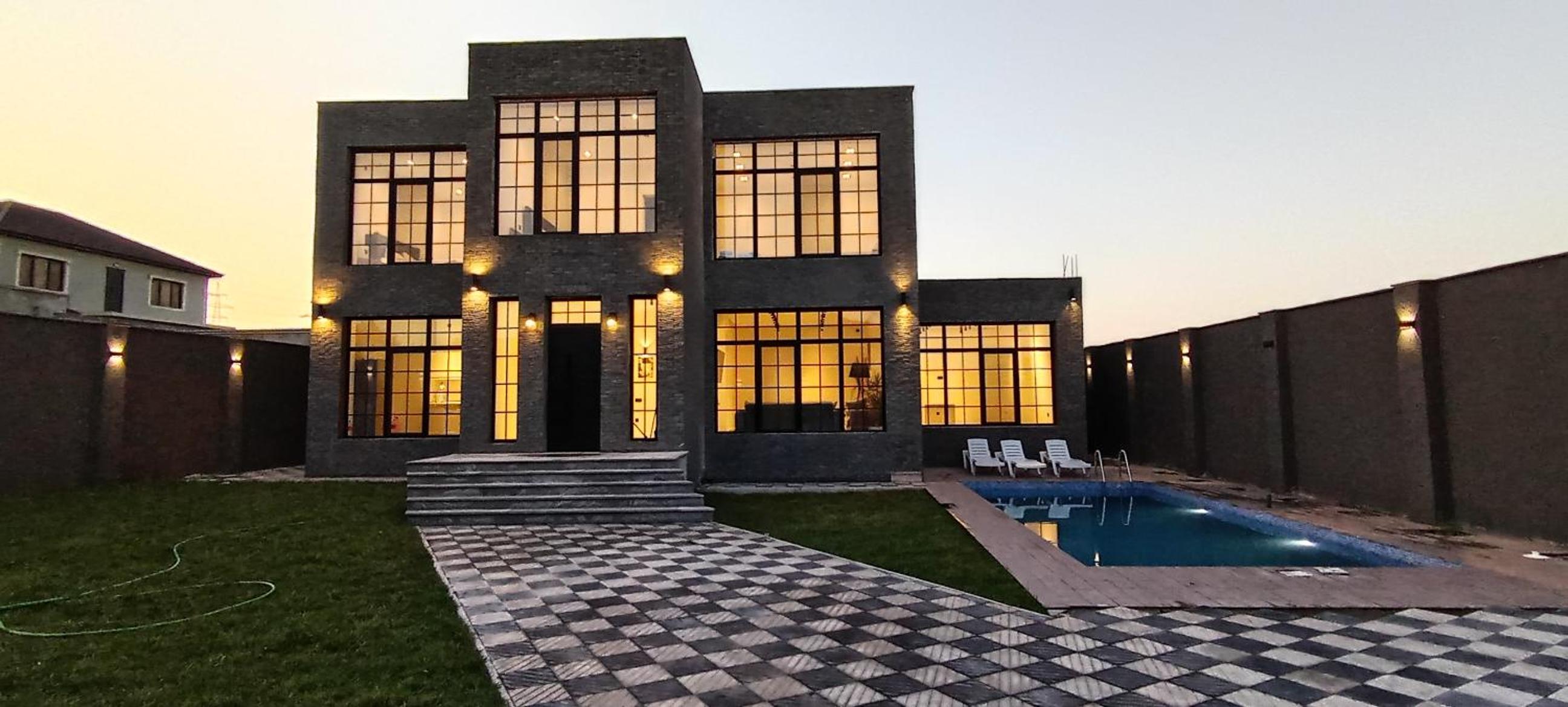 Luxury 4 bedroom villa with hot indoor swimming pool