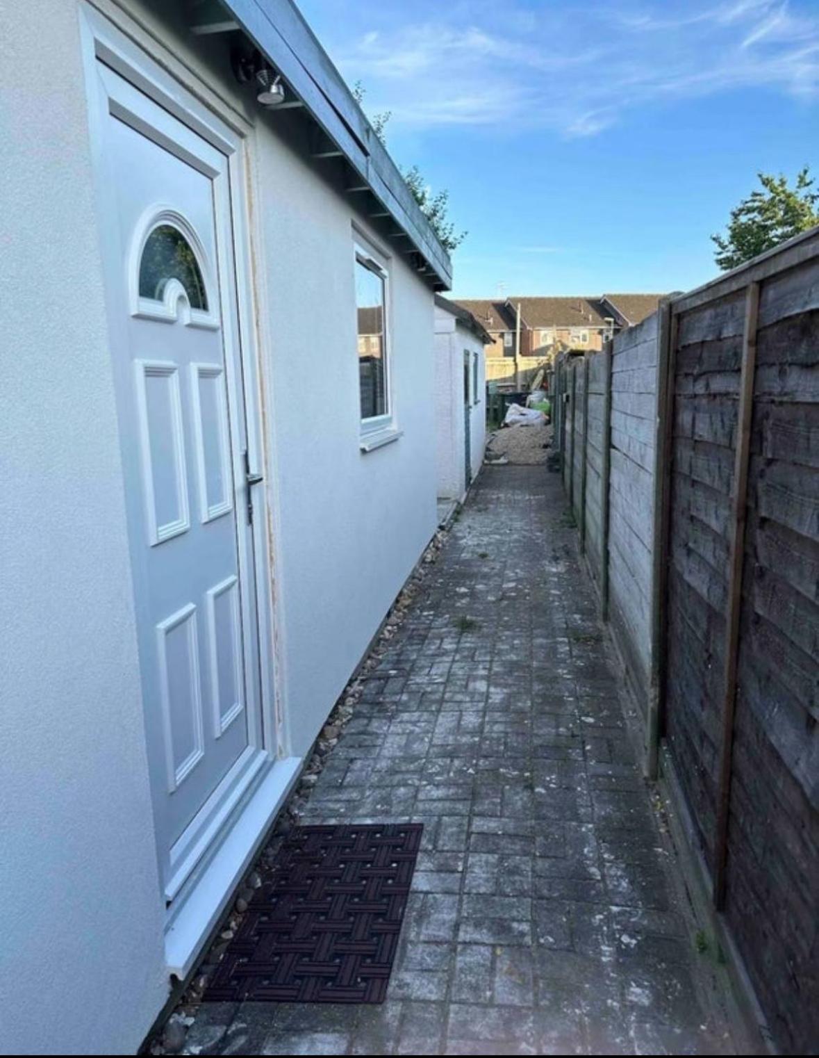 Guildford Vacations - Cozy cabin independent ensuite - Property Image 4