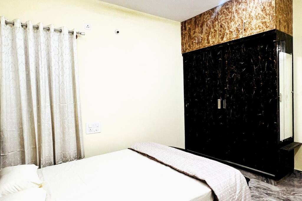 YellowInn 1BHK Electronic City view 2