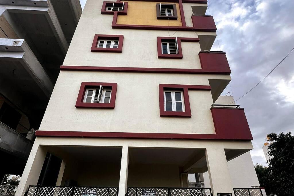 YellowInn 1BHK Electronic City view 3