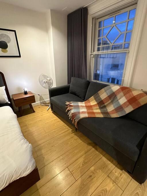 Piccadilly Living 1 BR Flat in London VR11