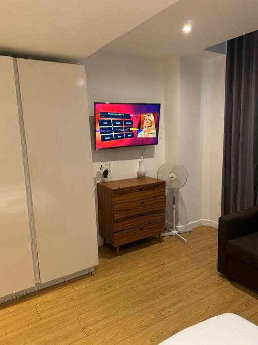 Piccadilly Living 1 BR Flat in London VR11