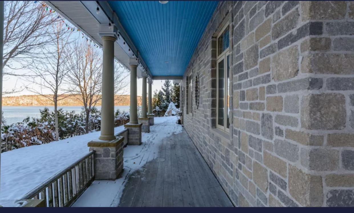 Greystone WaterFront Lux