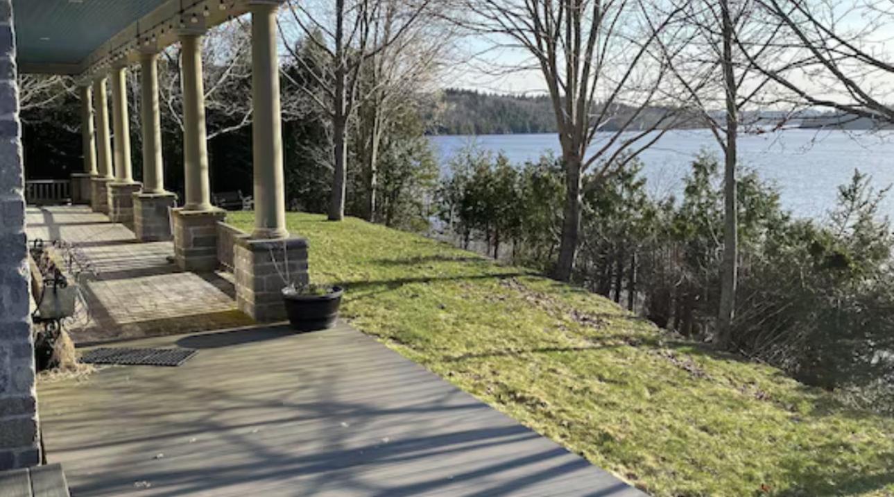 Greystone WaterFront Lux