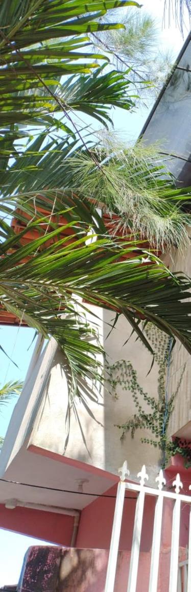 Kitnet minutos das praias lazer em clube