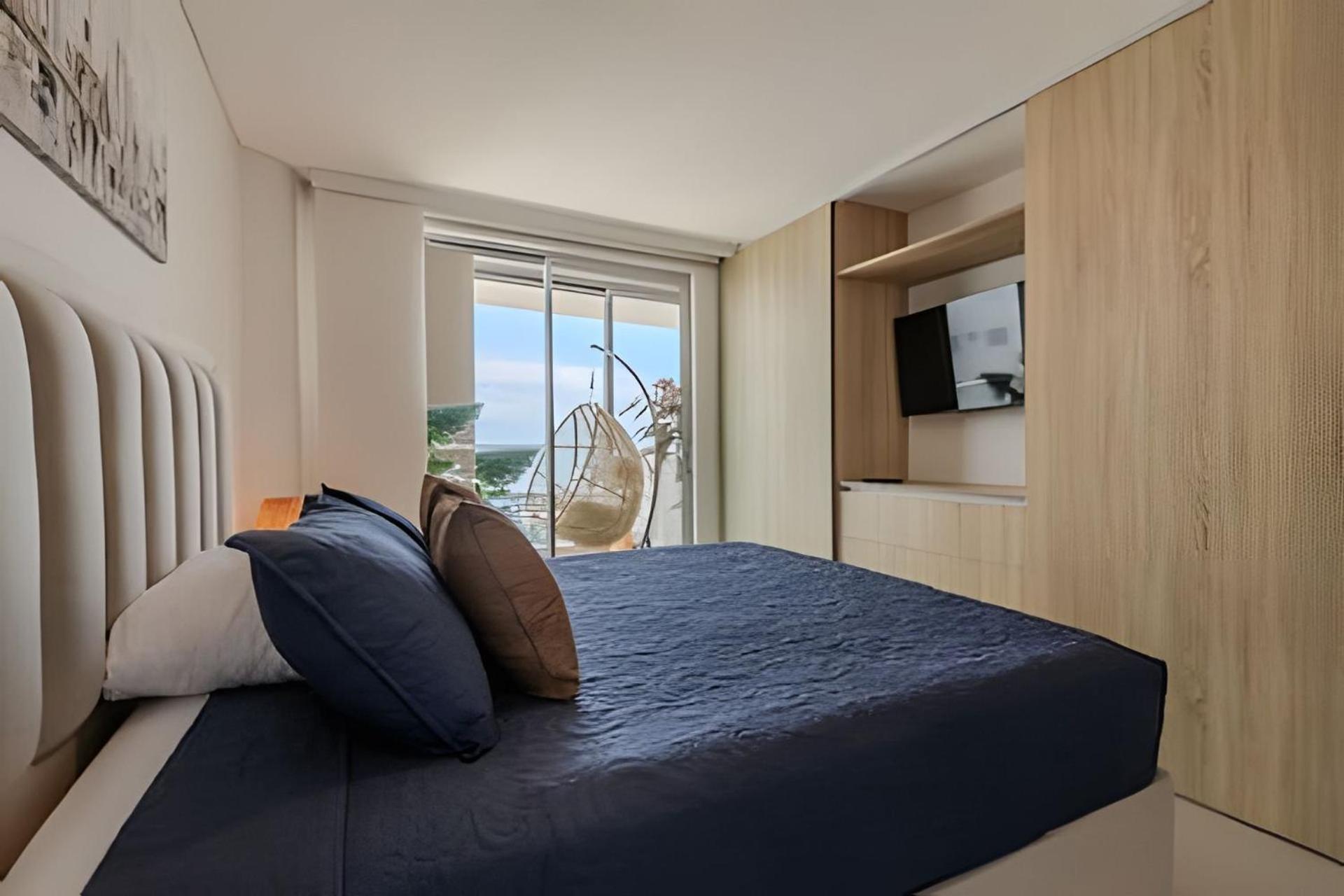 Modern 3BR apartment, Sea View and Historic Center