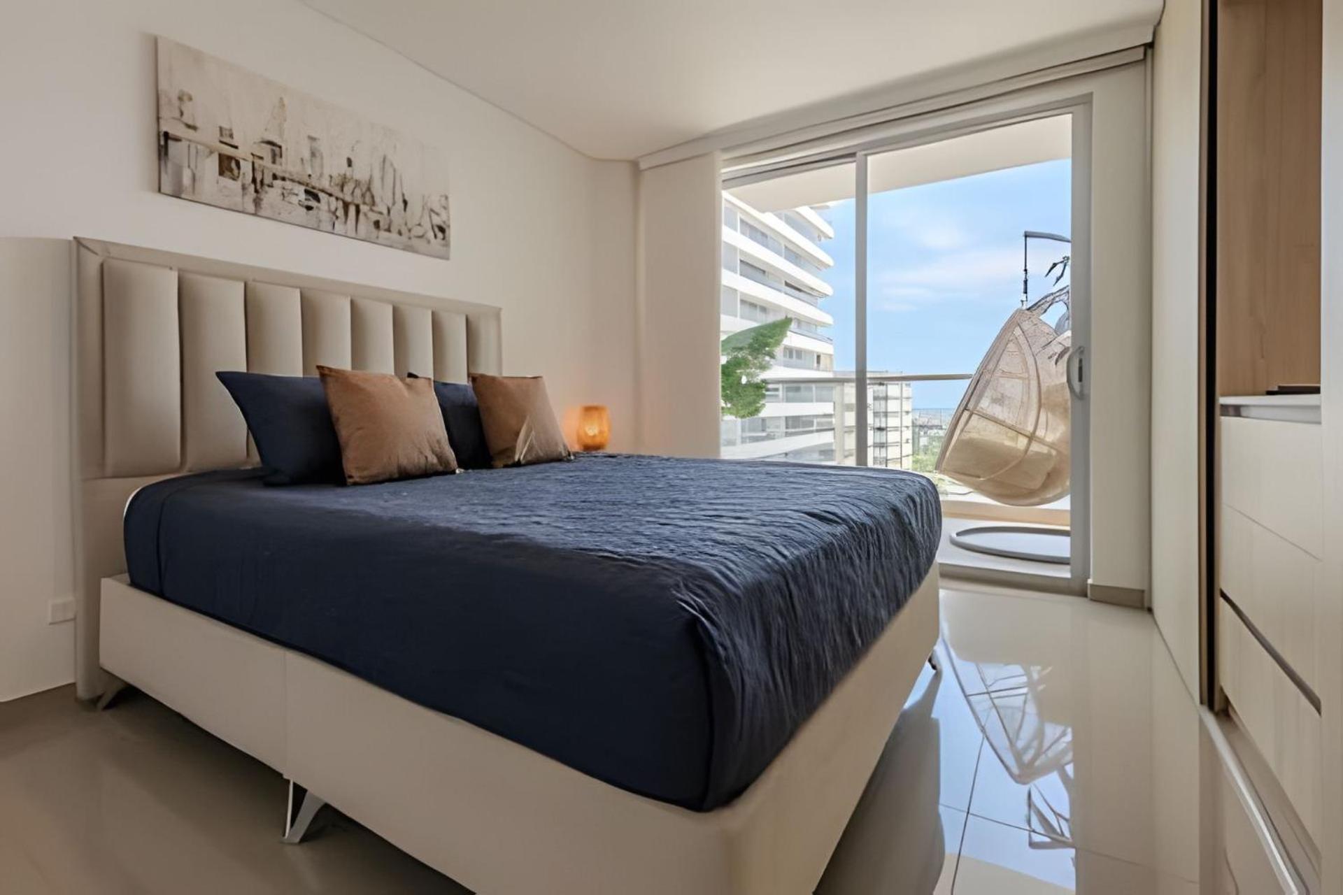Modern 3BR apartment, Sea View and Historic Center