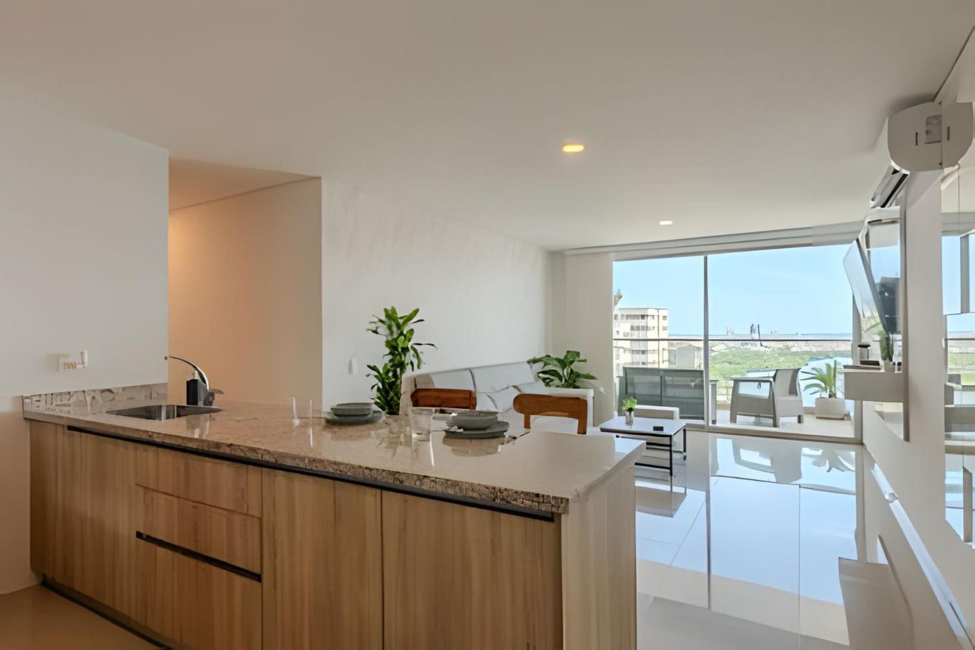 Modern 3BR apartment, Sea View and Historic Center