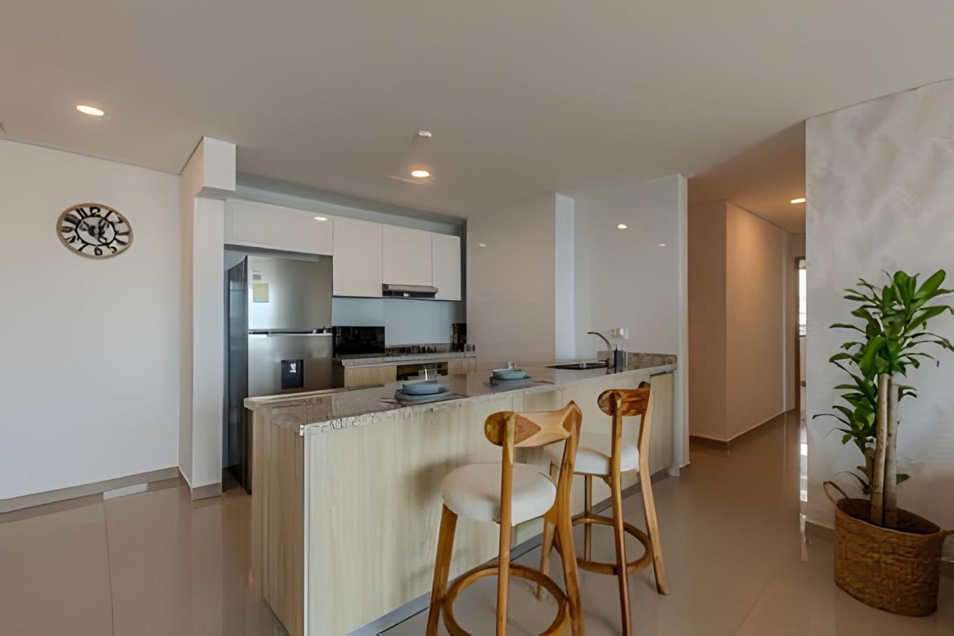 Modern 3BR apartment, Sea View and Historic Center