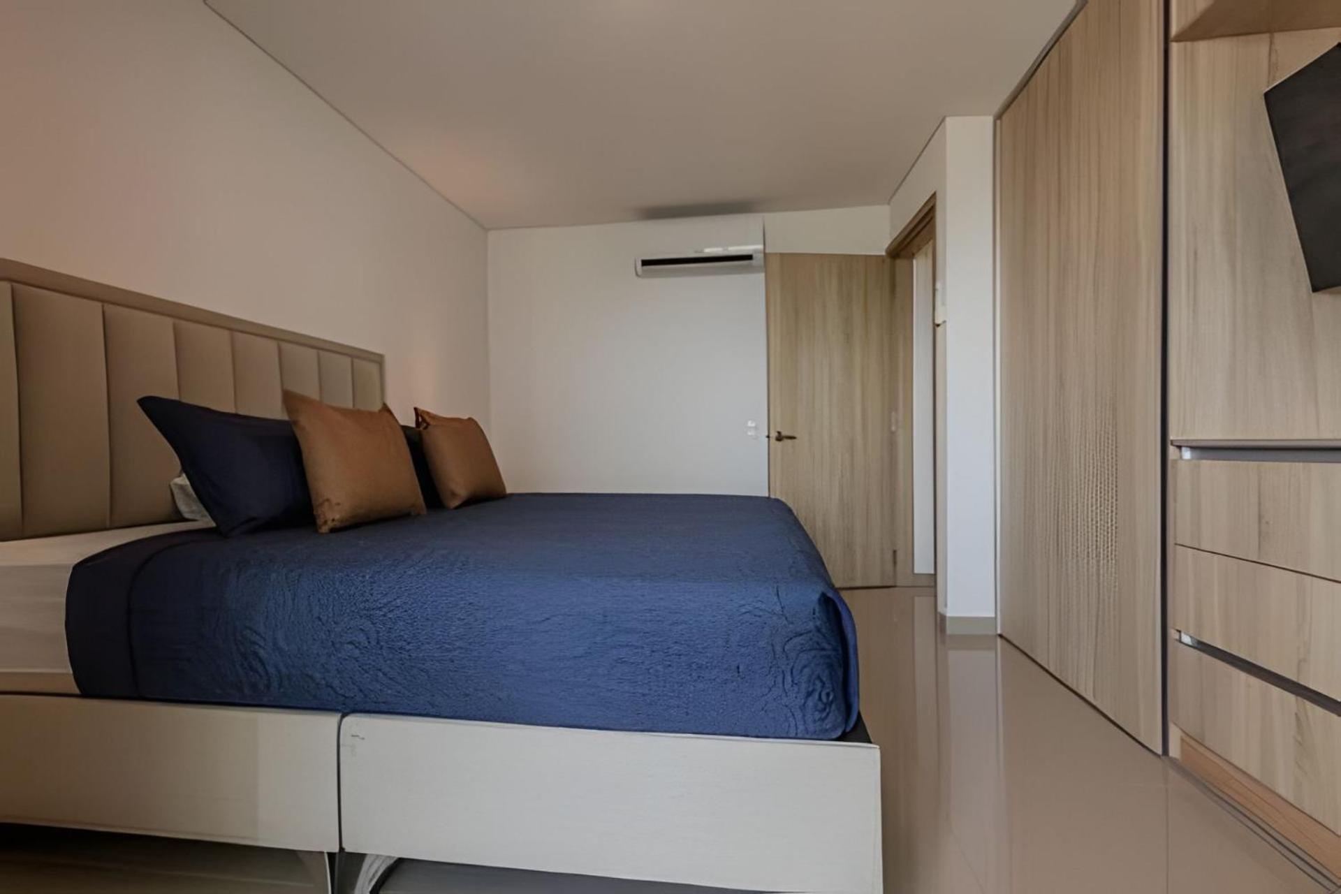 Modern 3BR apartment, Sea View and Historic Center