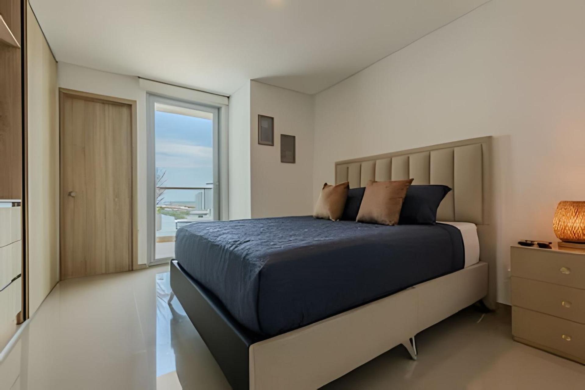 Modern 3BR apartment, Sea View and Historic Center
