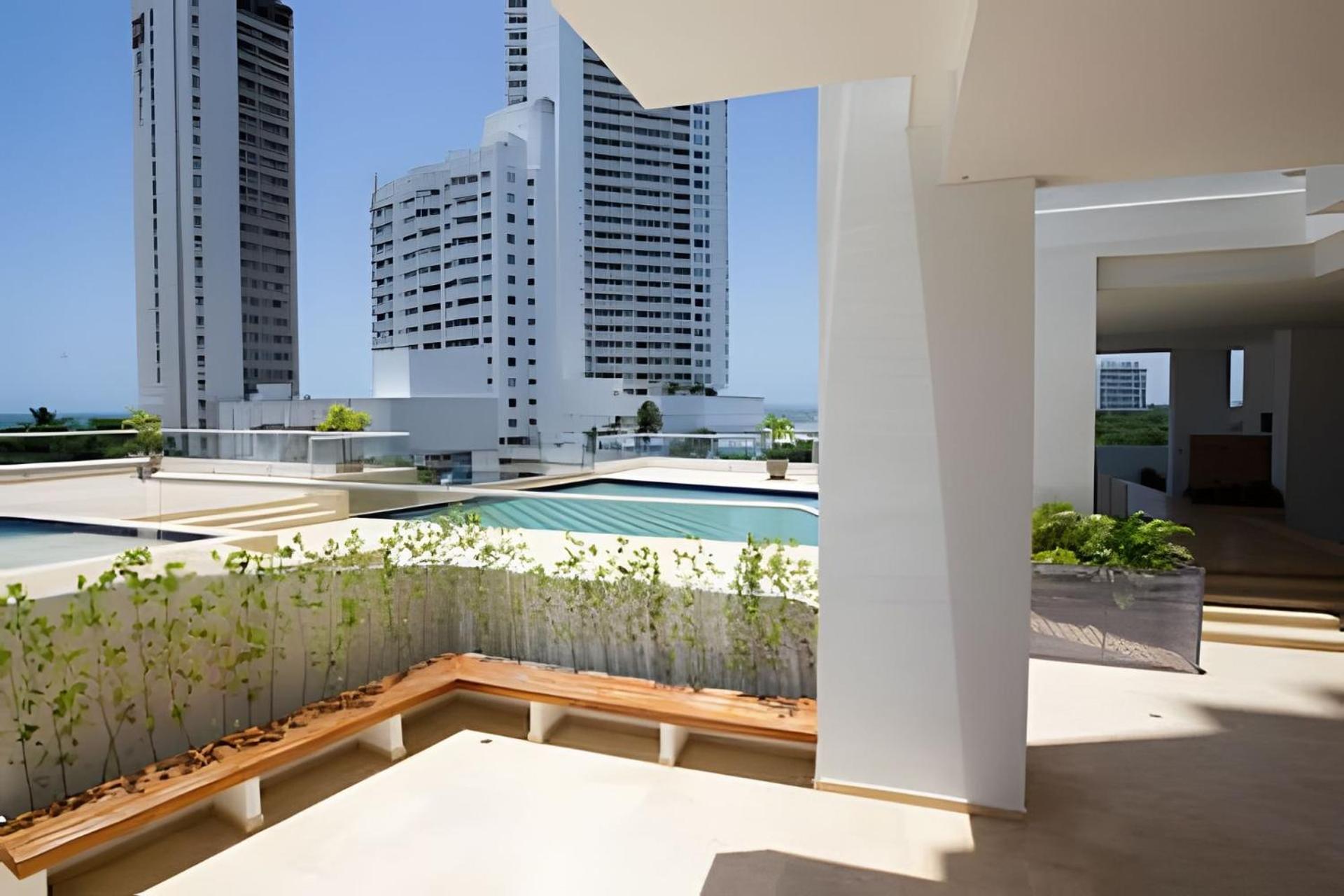 Modern 3BR apartment, Sea View and Historic Center