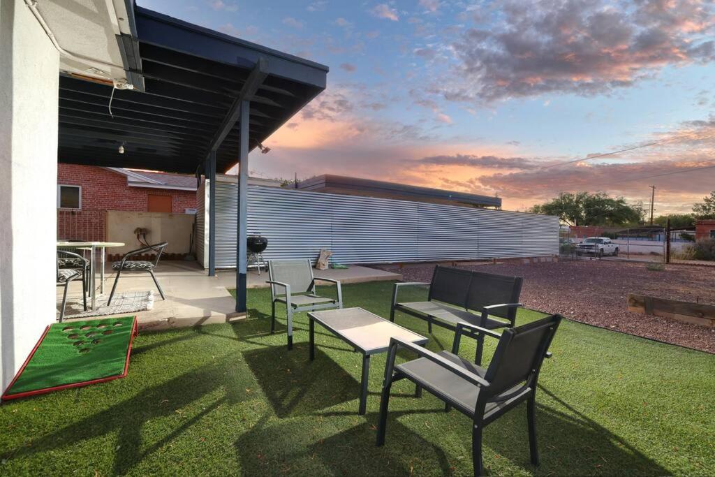 UofA Retro Gem 2BR 1BA w Free Parking Lg Pvt Yard view 5