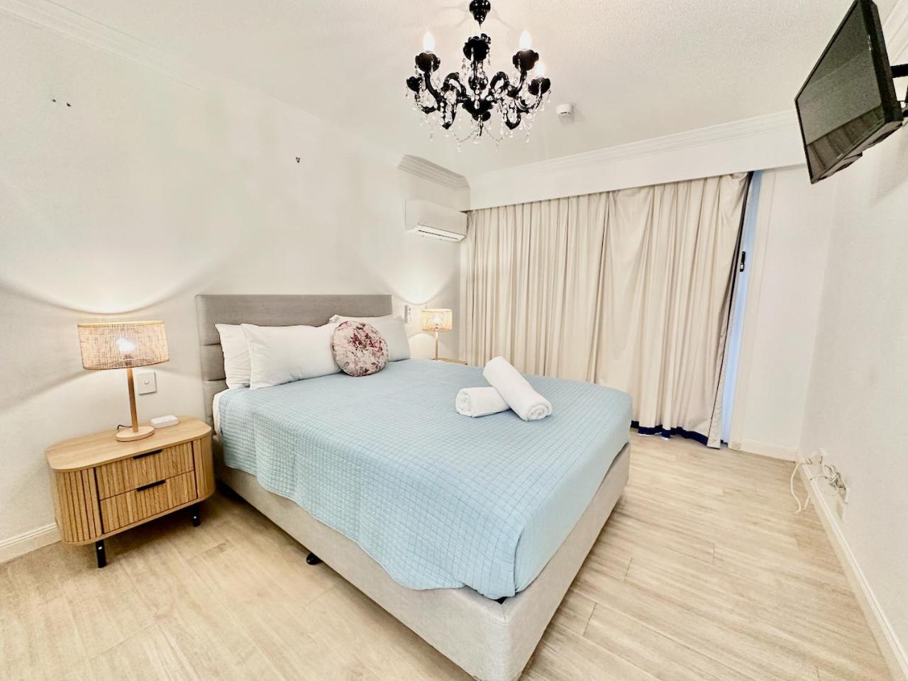 Phoenician Resort, Central Broadbeach