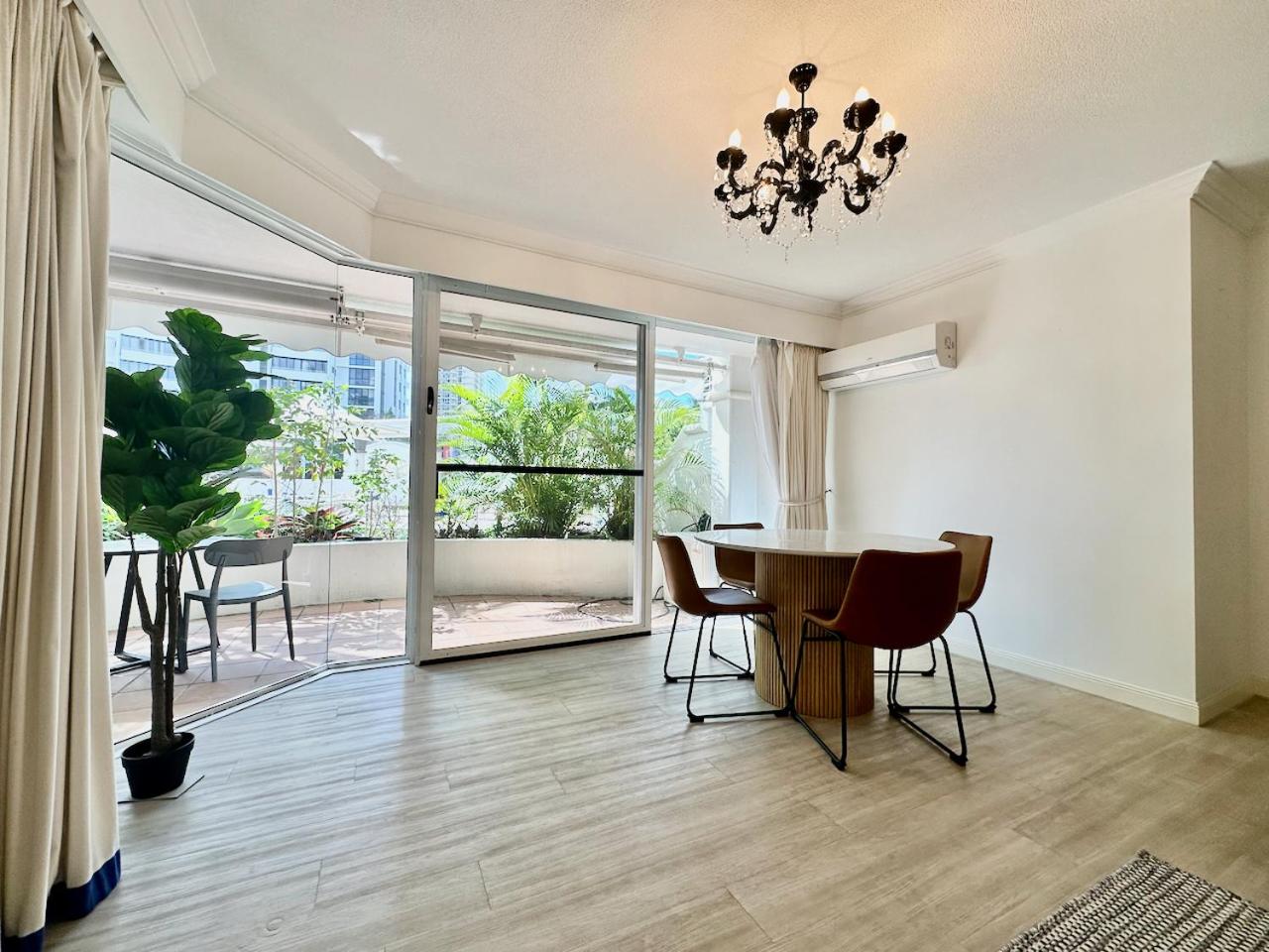 Phoenician Resort, Central Broadbeach