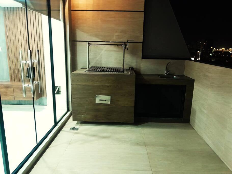 6A, Equipetrol - Lujoso Penthouse con Amplia Terraza