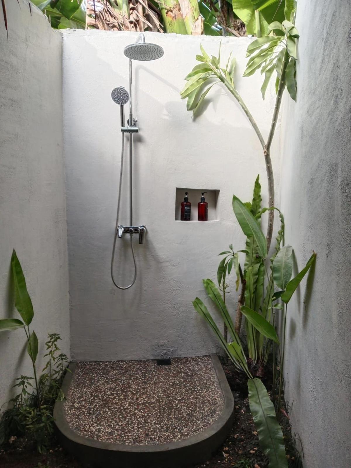 anik homestay & dormy Batukaras view 2