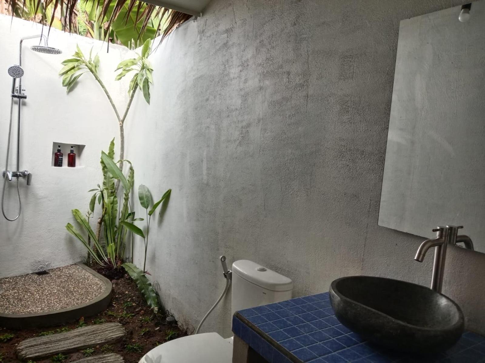 anik homestay & dormy Batukaras view 3