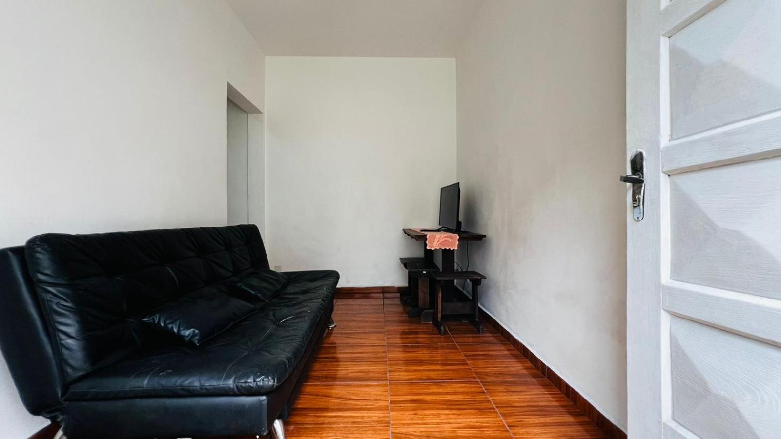Apartamento até 10 pessoas, 4 quadras Praia Grande Ubatuba-SP