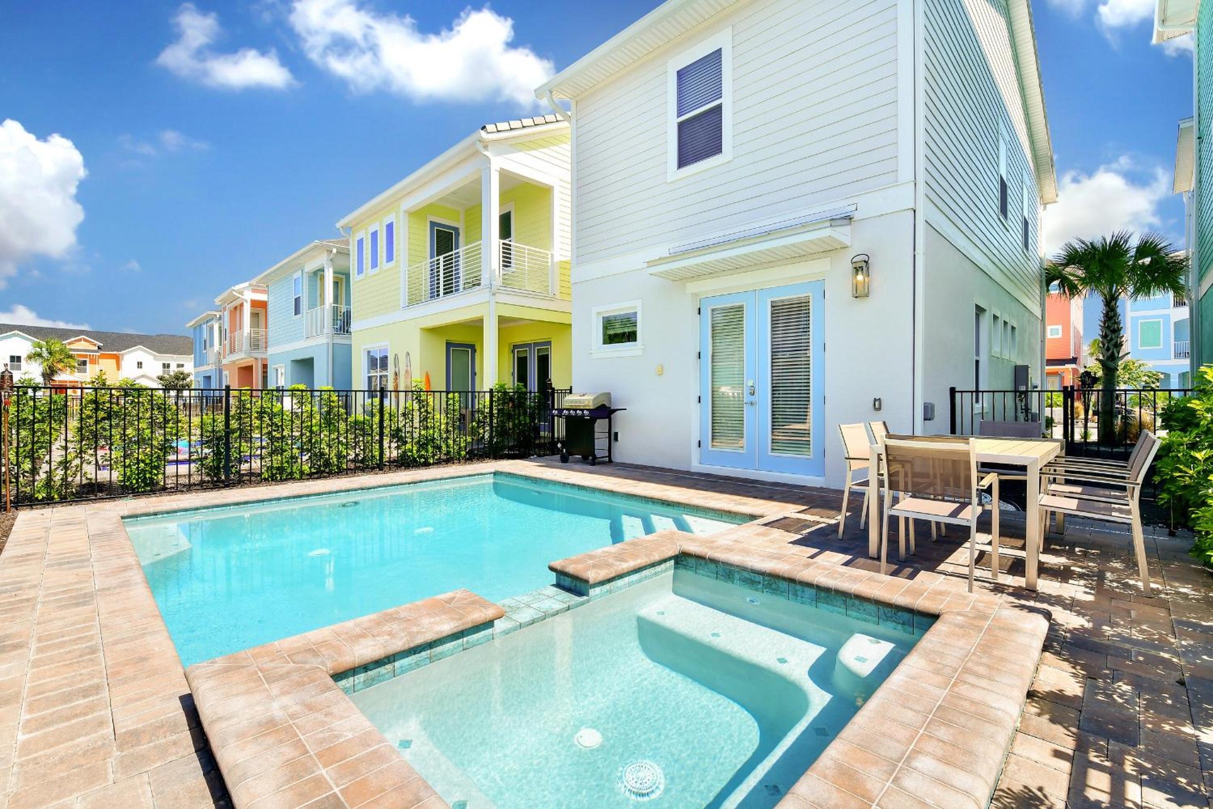 White Sand Cottage With Private Pool Near Disney With Margaritaville Resort & Island H2O Access - 8023Kd
