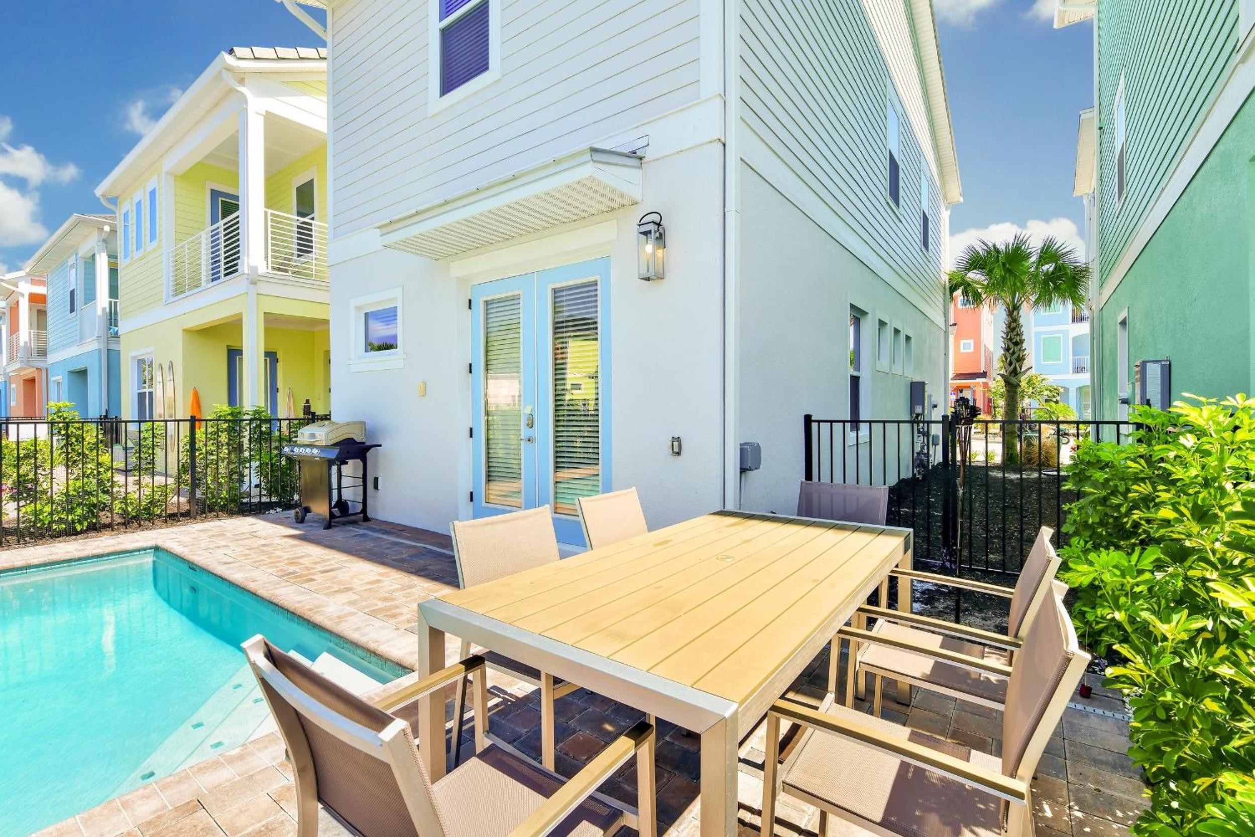 White Sand Cottage With Private Pool Near Disney With Margaritaville Resort & Island H2O Access - 8023Kd
