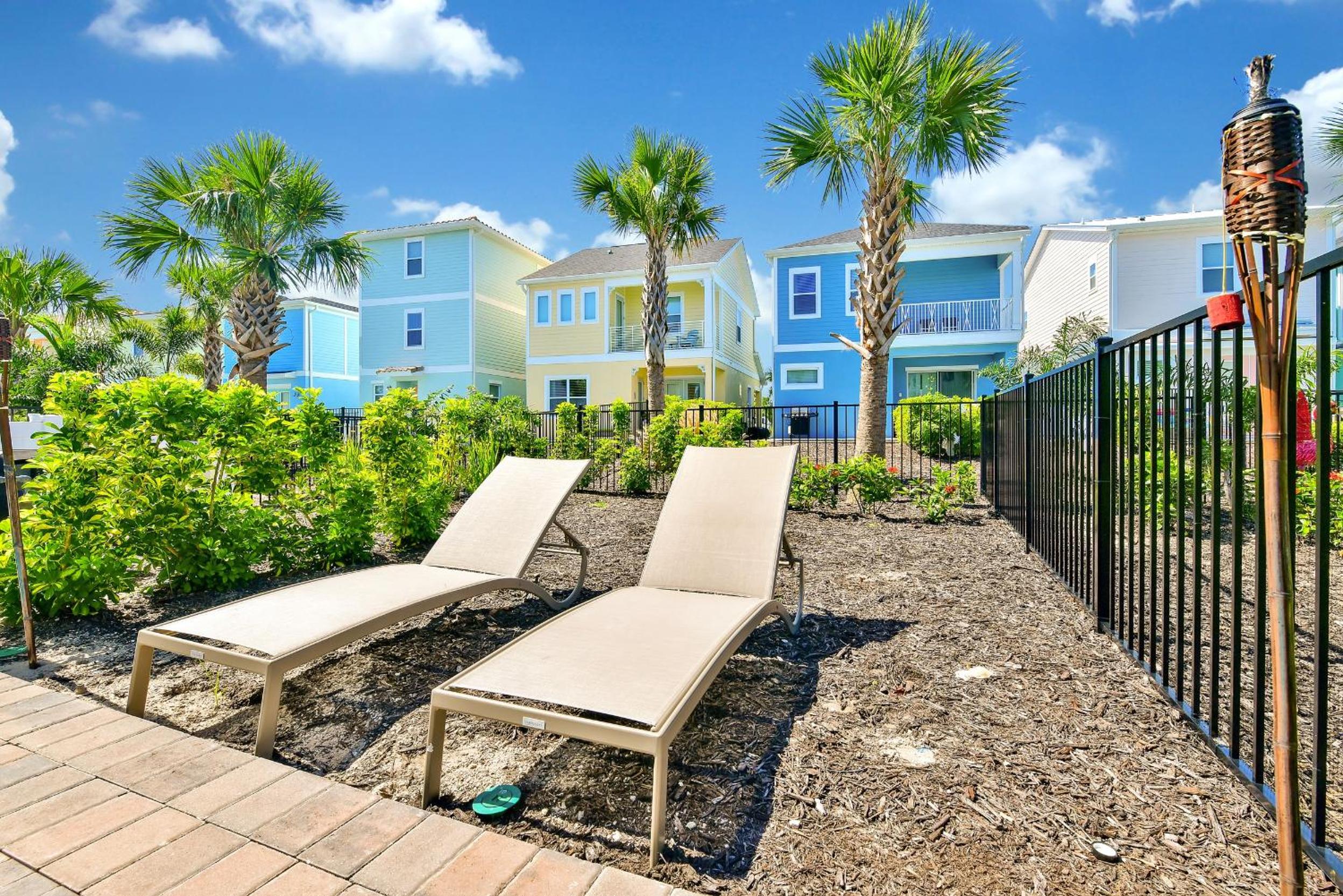 White Sand Cottage With Private Pool Near Disney With Margaritaville Resort & Island H2O Access - 8023Kd
