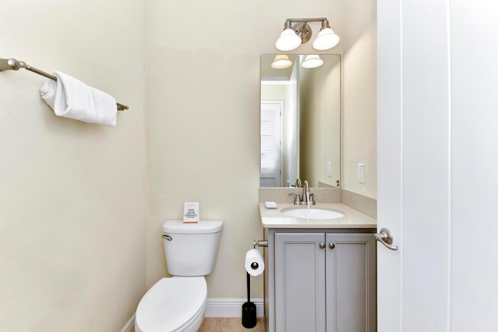 Casa Blanca Cottage With Hot Tub Near Disney With Margaritaville Resort & Island H2O Access - 8032Su