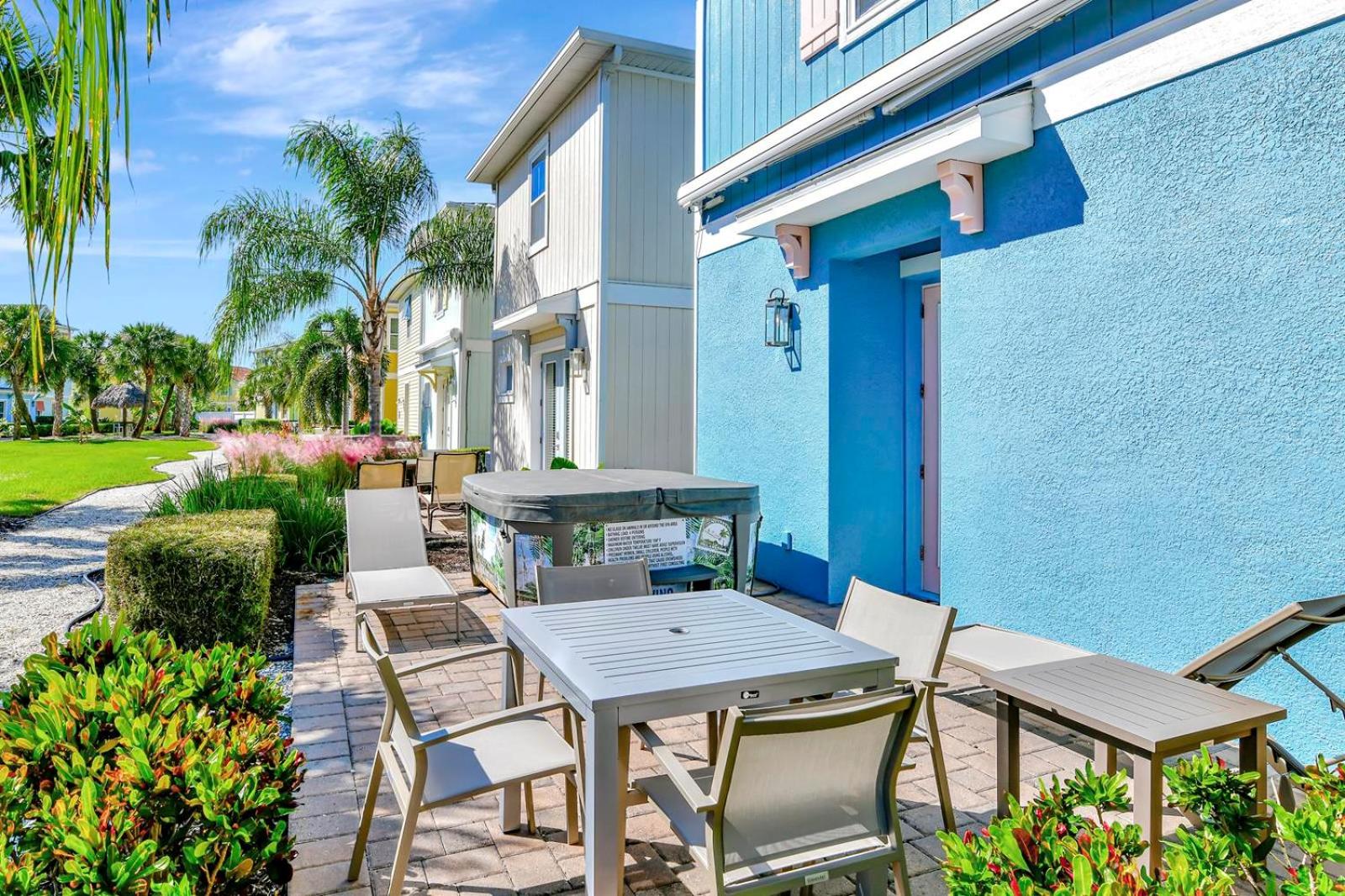 Casa Blanca Cottage With Hot Tub Near Disney With Margaritaville Resort & Island H2O Access - 8032Su