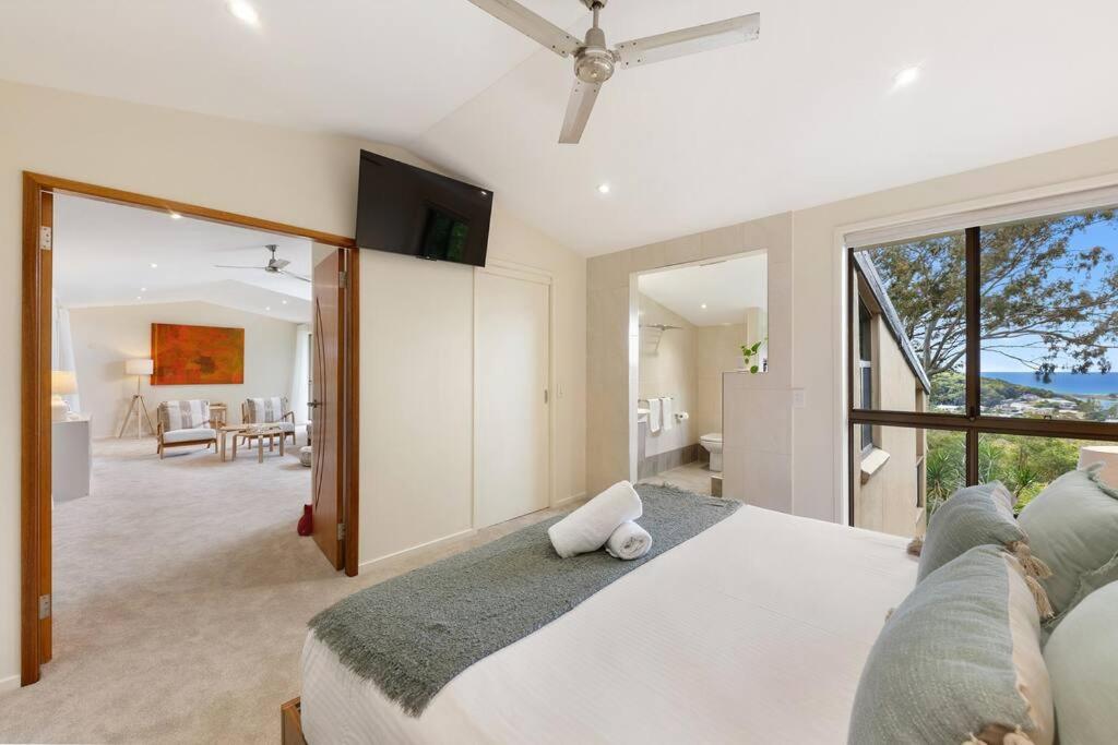 Burleigh Tree House Ocean Views Walk to Creek
