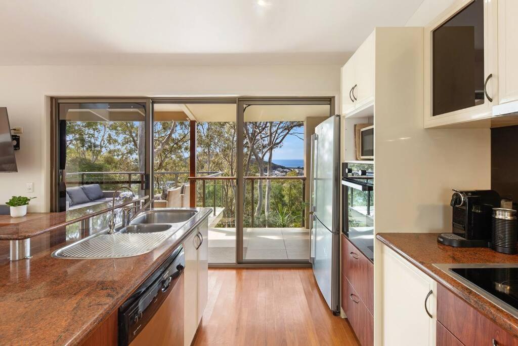 Burleigh Tree House Ocean Views Walk to Creek