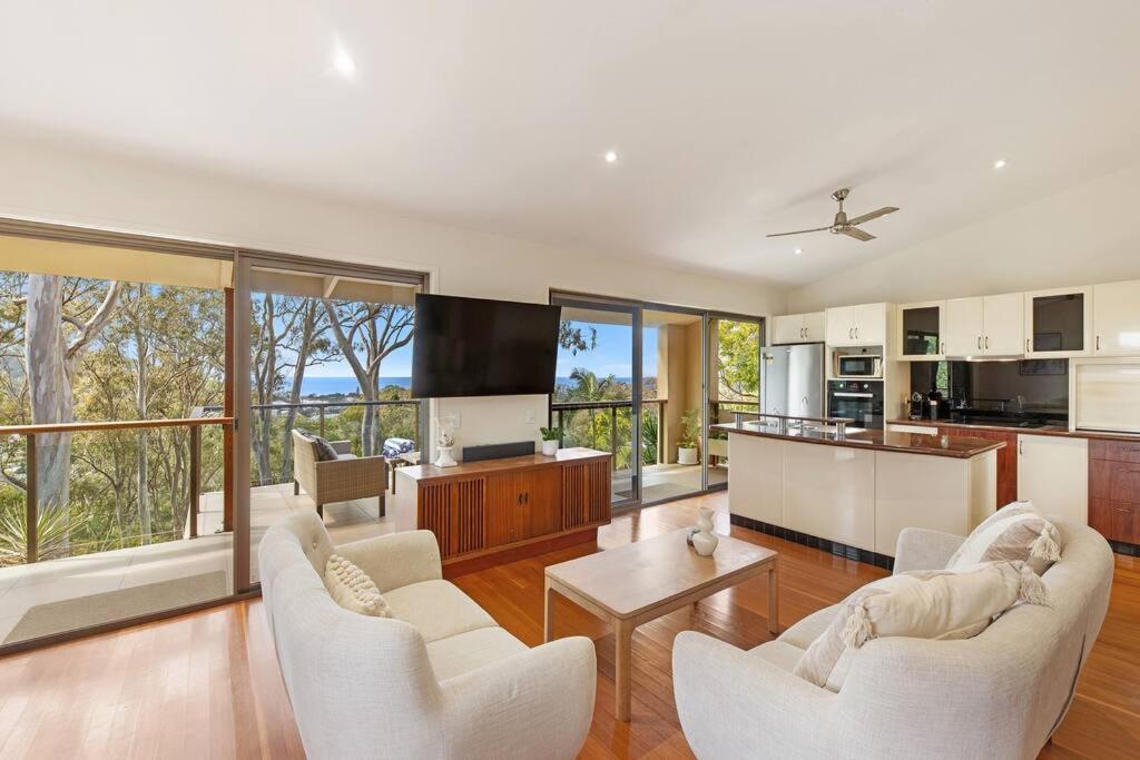 Burleigh Tree House Ocean Views Walk to Creek