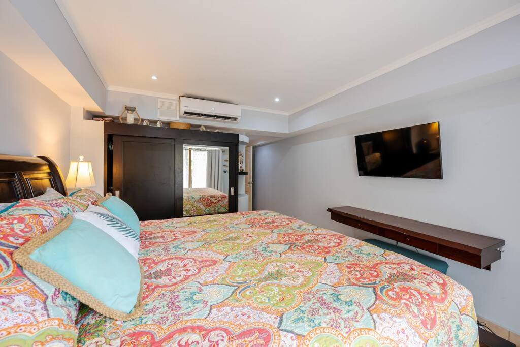 Sunrise 51 Spacious beach condo!