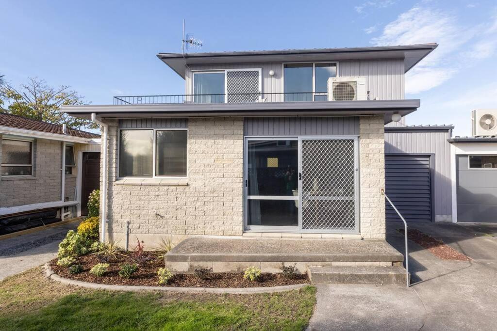Modern Town-House Delight view 2
