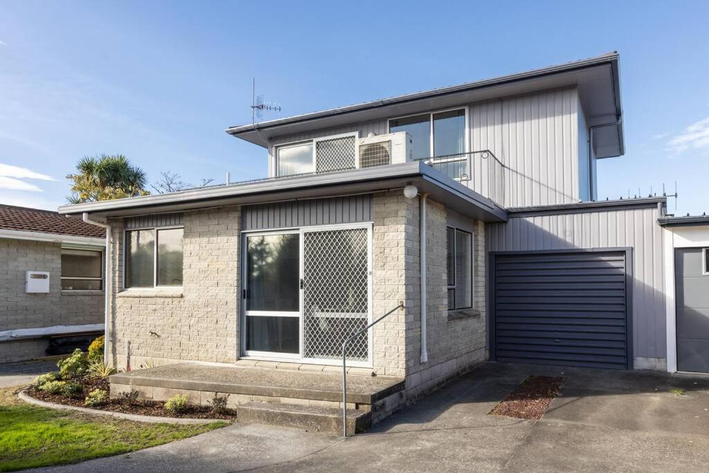 Modern Town-House Delight view 4