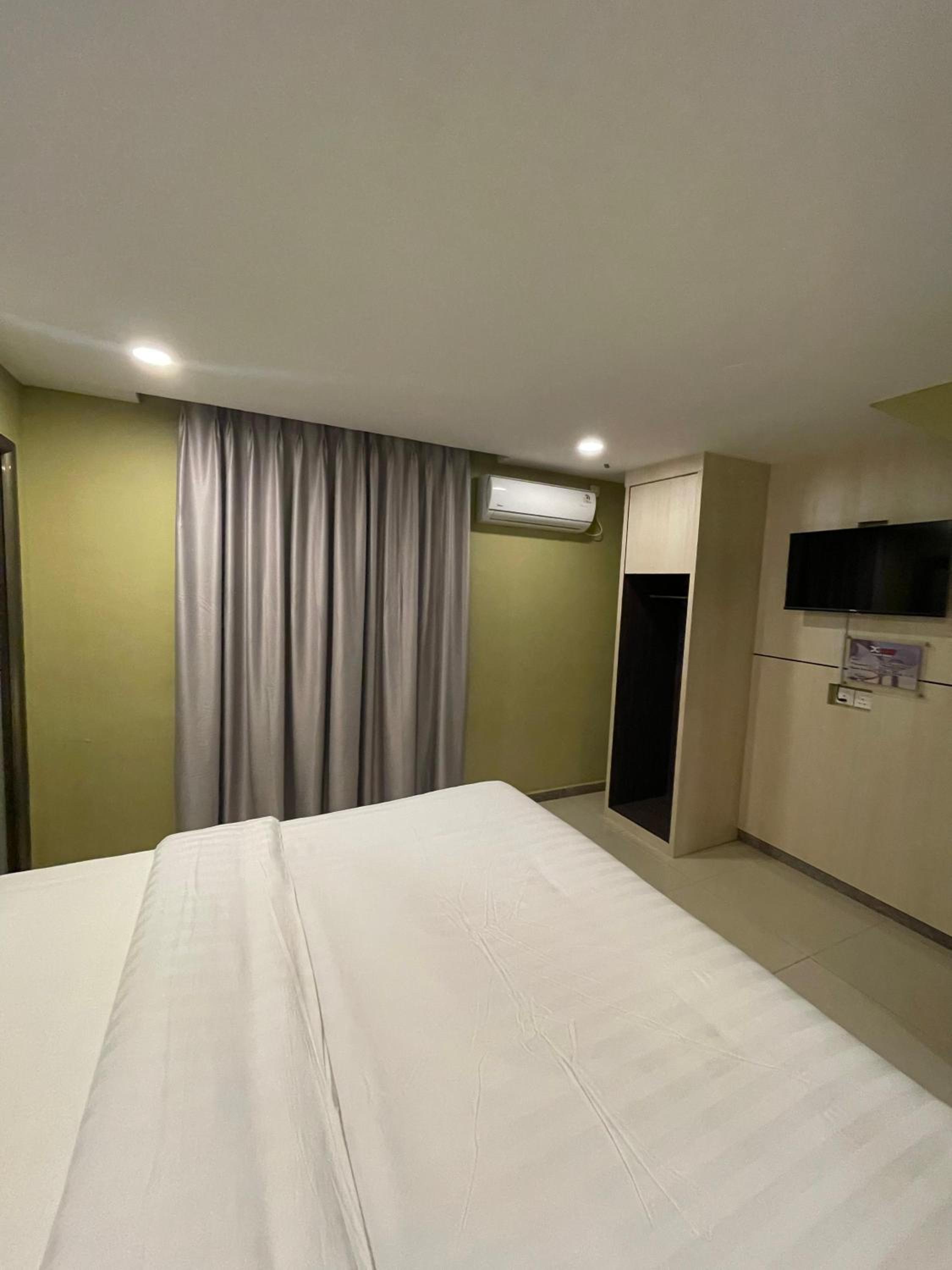 Urbanview Hotel X Ten Harbour Bay Batam