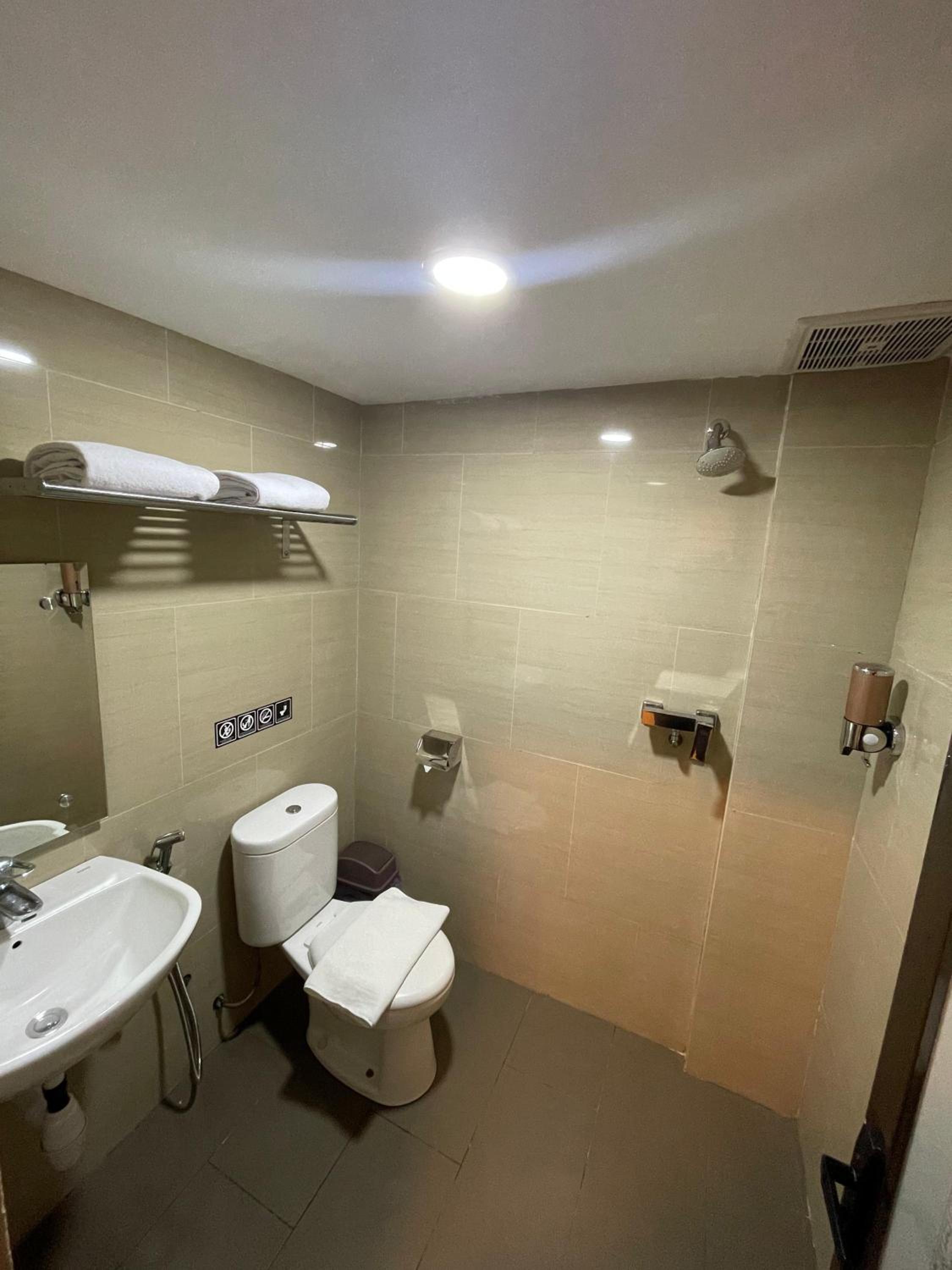 Urbanview Hotel X Ten Harbour Bay Batam