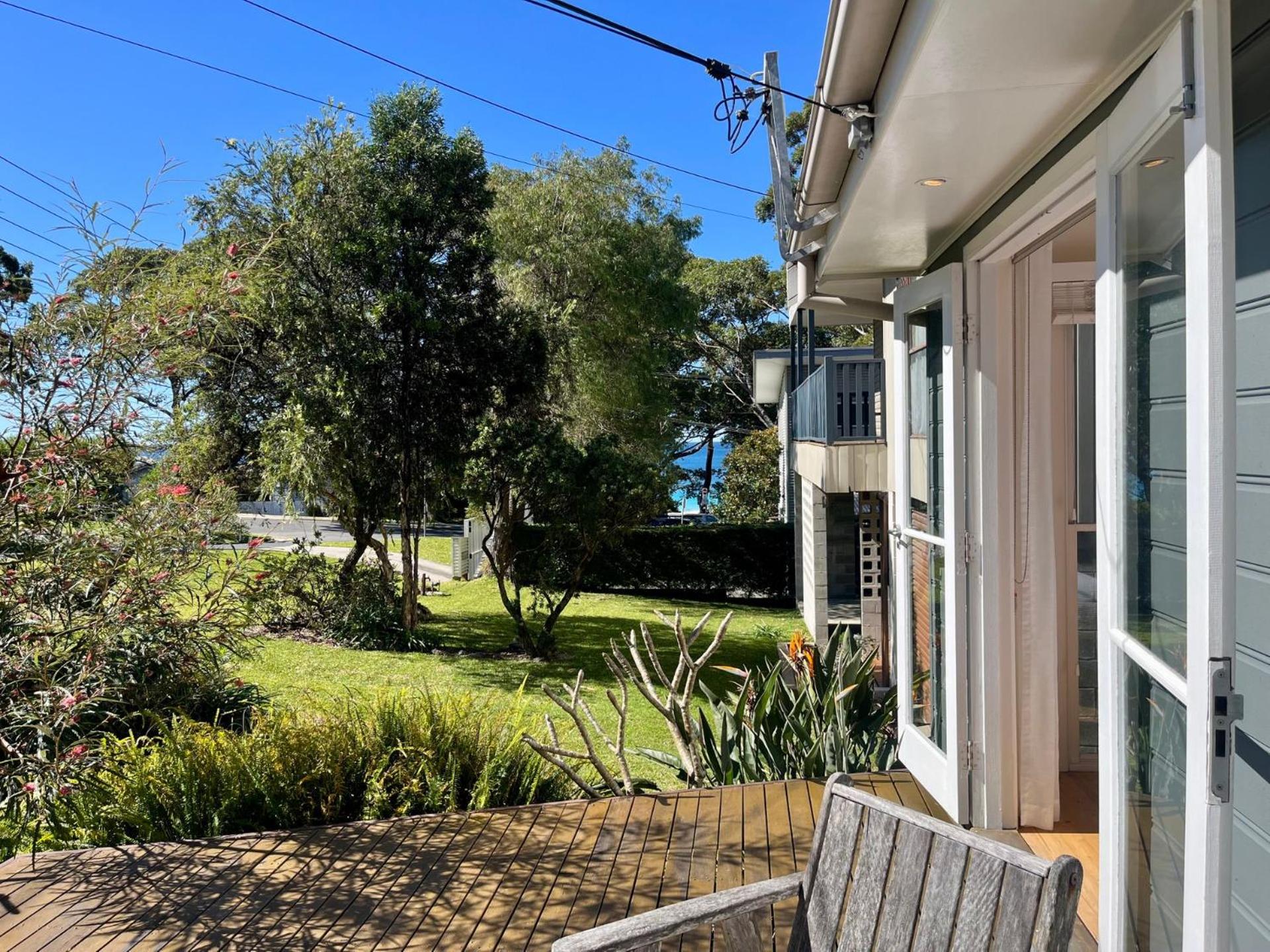 Phinneys Holiday Cottage100 m to Hyams Beach - Free Wifi