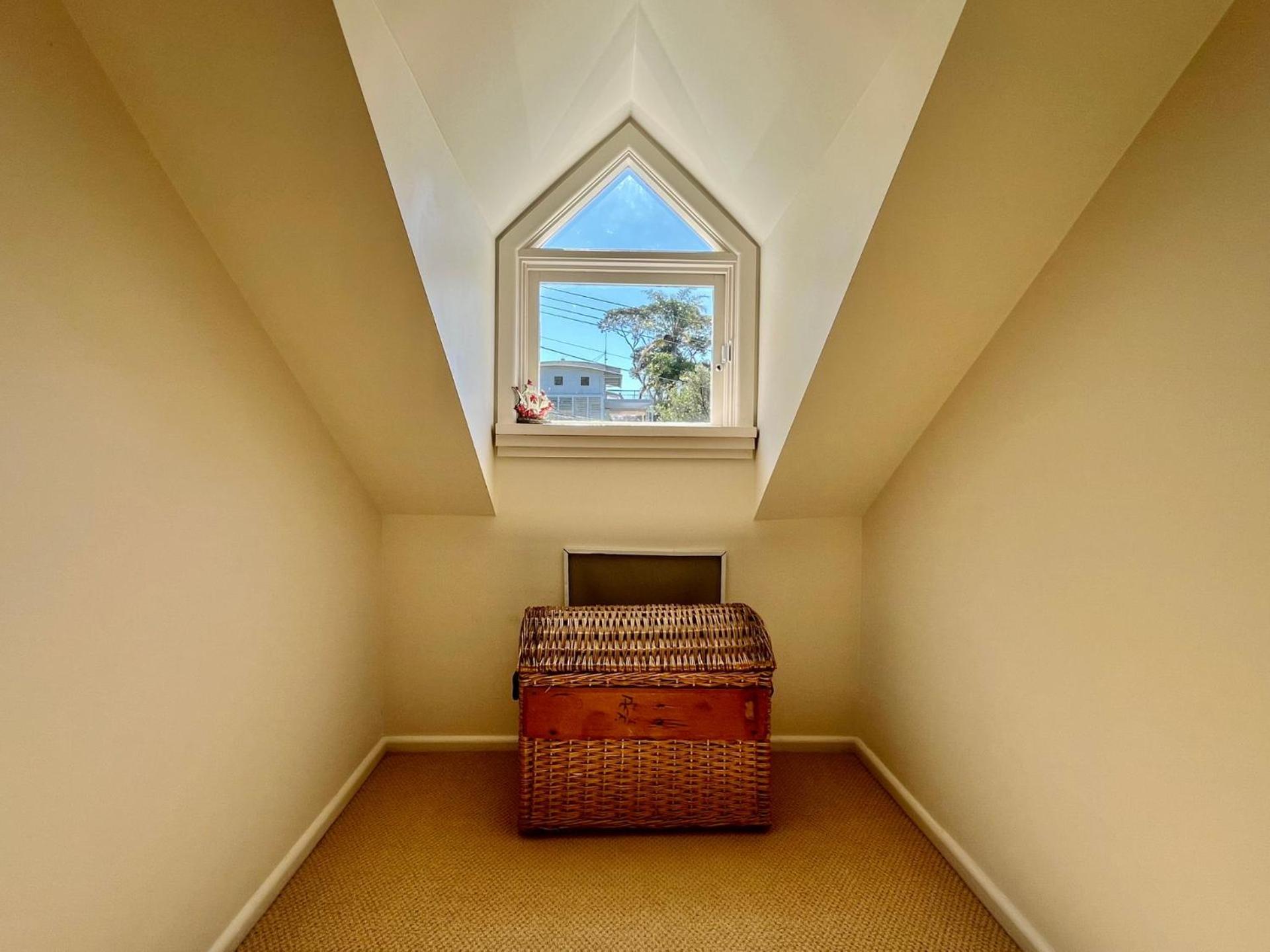 Phinneys Holiday Cottage100 m to Hyams Beach - Free Wifi