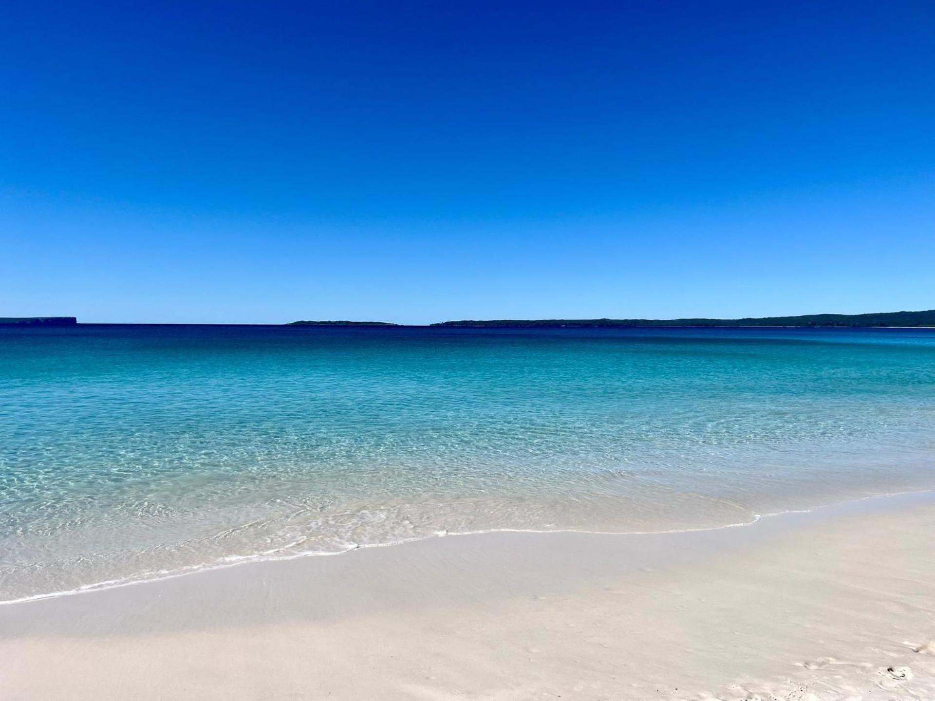 Phinneys Holiday Cottage100 m to Hyams Beach - Free Wifi