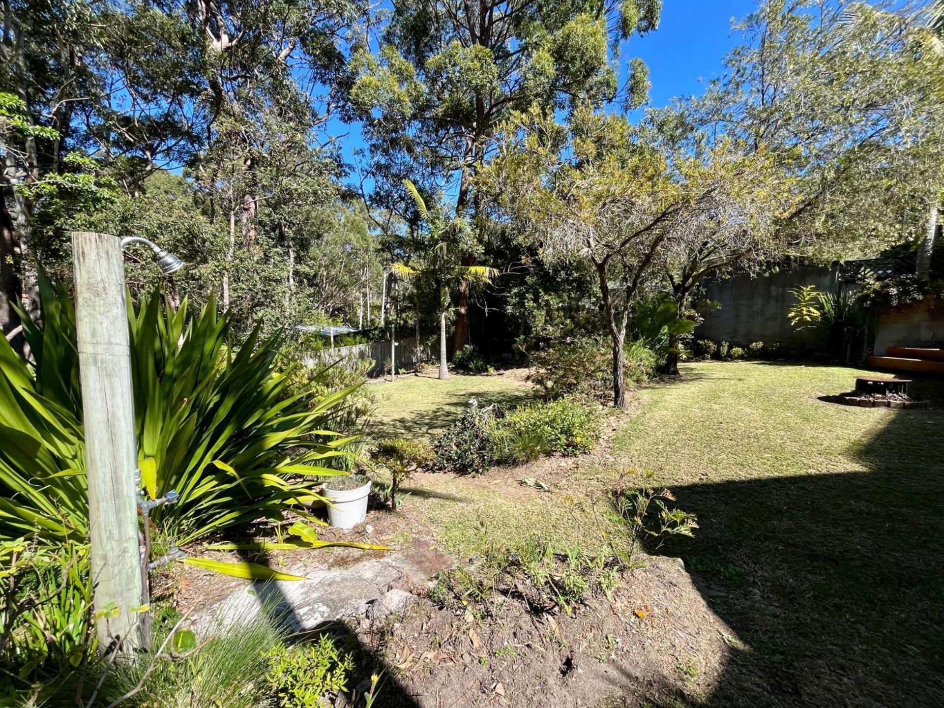 Phinneys Holiday Cottage100 m to Hyams Beach - Free Wifi