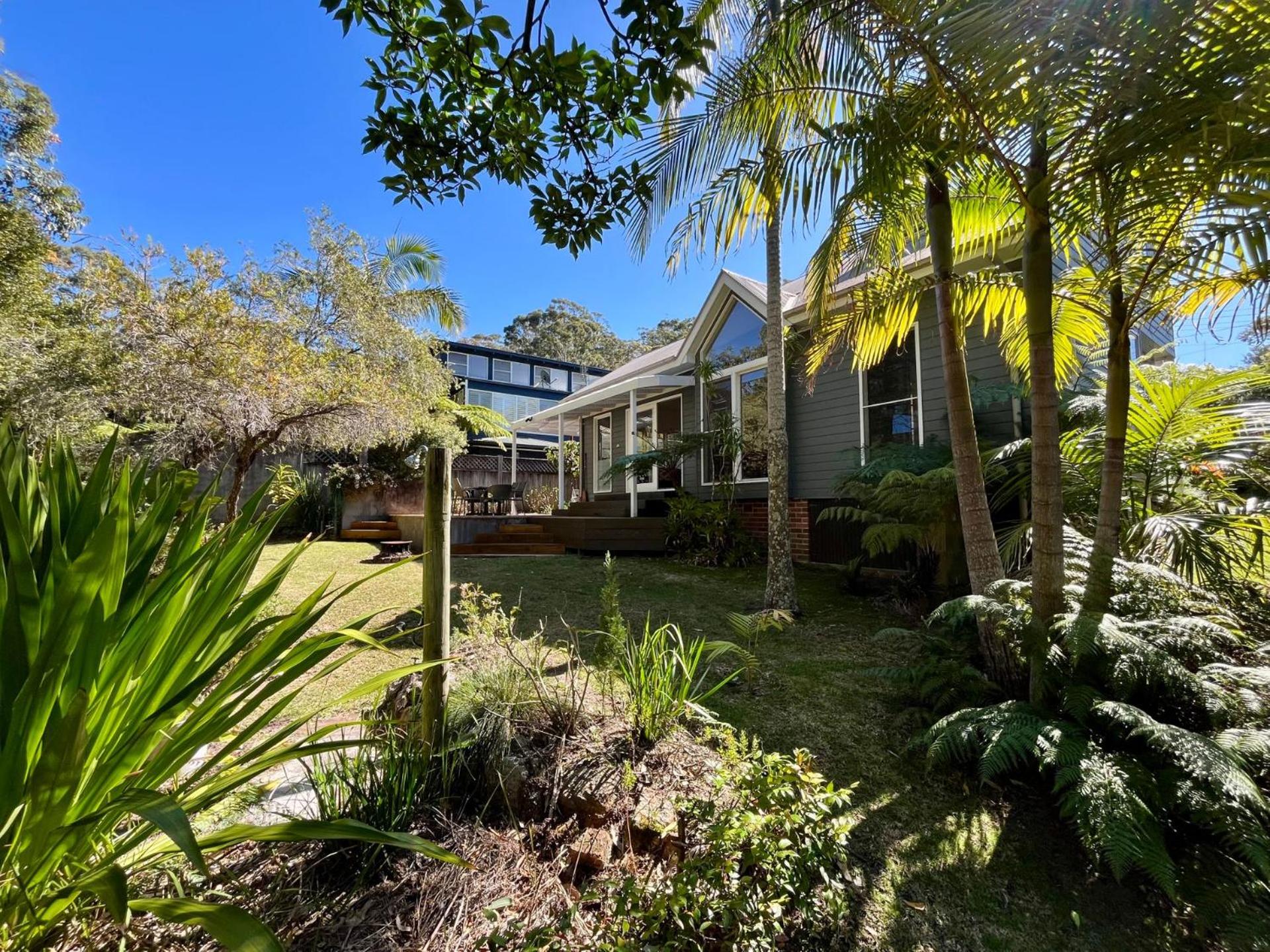 Phinneys Holiday Cottage100 m to Hyams Beach - Free Wifi