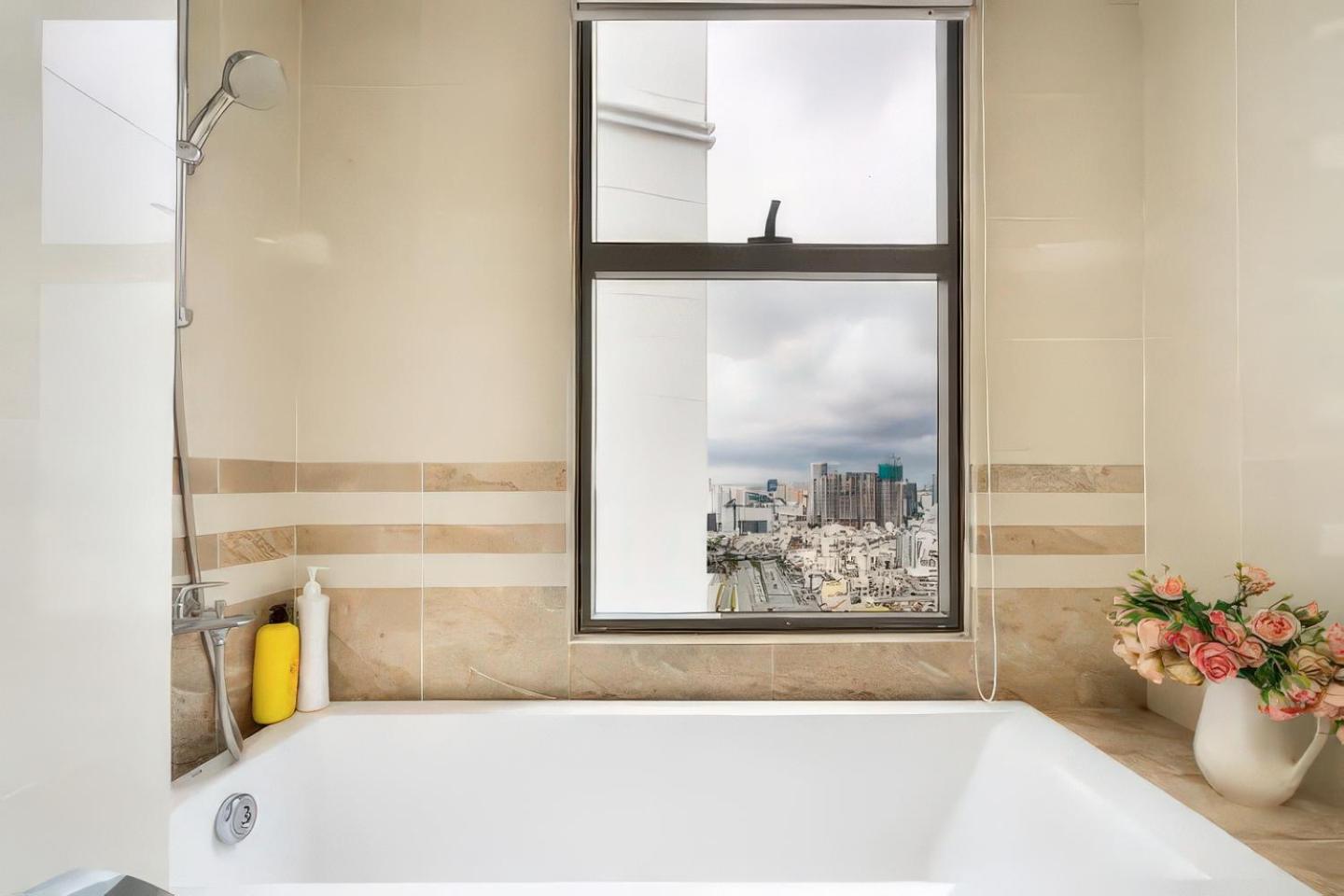 Saigon Royal - Trendy Modern Apartment